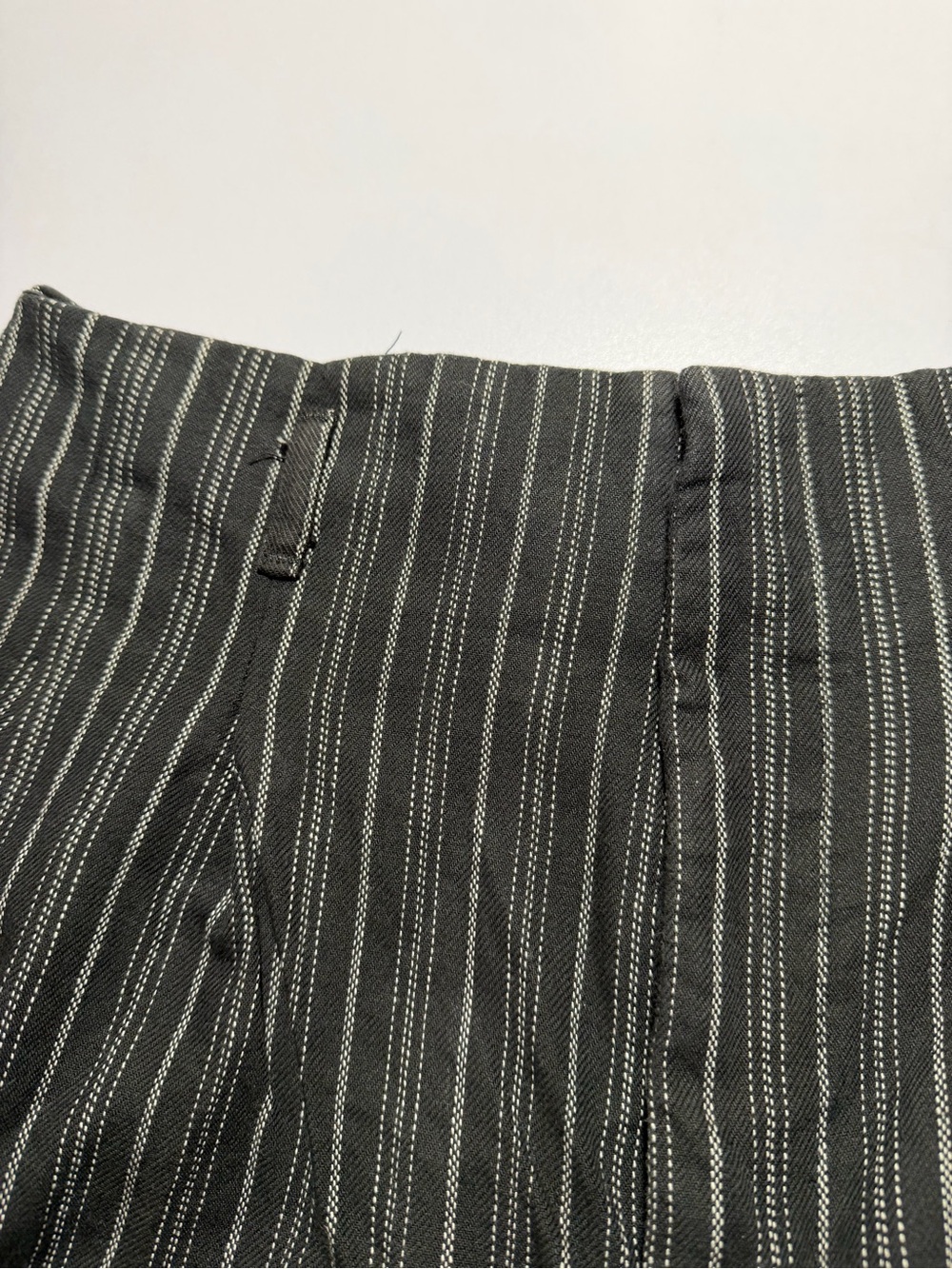 Vintage 90s GAP Black Pinstripe High-Waist Baggy Shorts - Picture 6 of 6